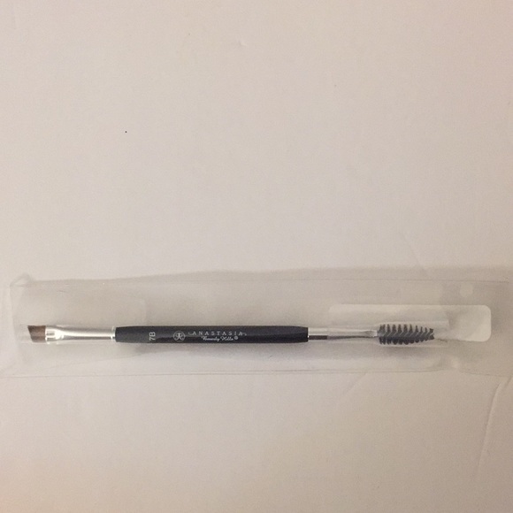 Anastasia Beverly Hills Other - ANASTASIA #7B DUAL-ENDED ANGLED BRUSH NIP